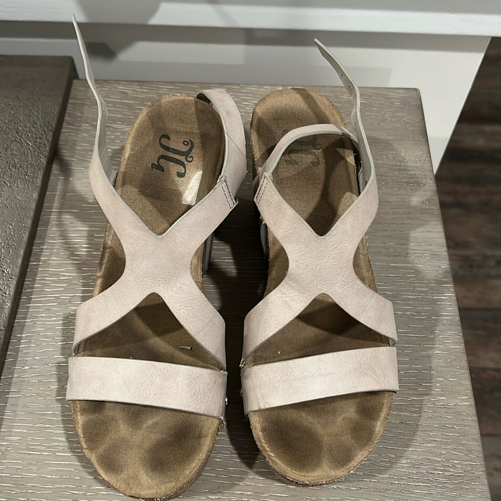 Taupe wedge